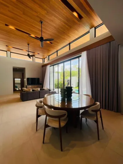 Villa Moderna Loft con Piscina de 3 Habitaciones en Alquiler cerca de Blue Tree Phuket