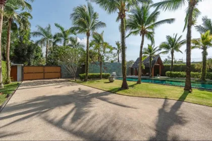 Luxury 4-Bedroom Pool Villa with Garden in Bang Tao
