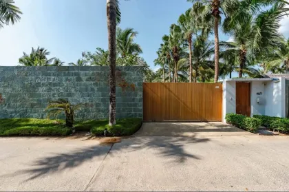 Luxury 4-Bedroom Pool Villa with Garden in Bang Tao
