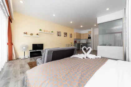 Просторная студия в аренду в Chic Condo, Карон