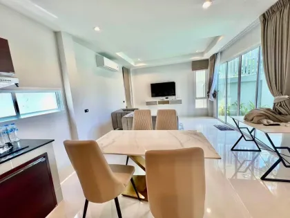 Private Villa mit 3 Schlafzimmern & Pool in Bang Tao