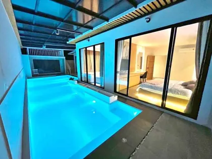 Роскошная минималистичная вилла с бассейном и 4 спальнями в Па Клок, Таланг