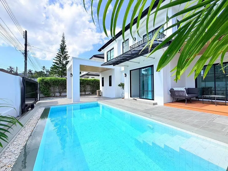 Villa privée meublée 4 chambres avec piscine à Chalong