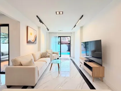 Villa privée meublée 4 chambres avec piscine à Chalong