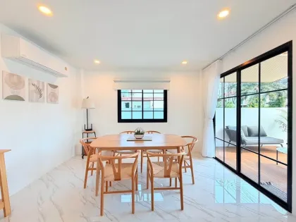 Villa privée meublée 4 chambres avec piscine à Chalong