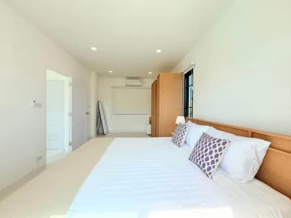 Villa privée meublée 4 chambres avec piscine à Chalong