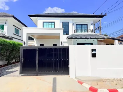 Villa privée meublée 4 chambres avec piscine à Chalong