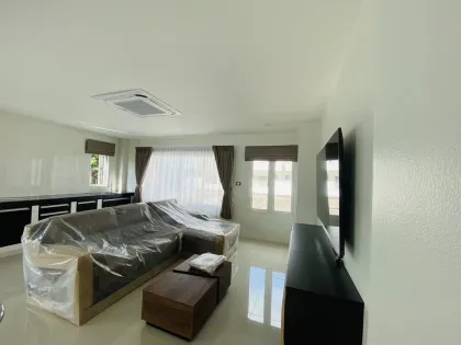 Moderne 3-Schlafzimmer-Poolvilla in Cherng Talay zur Miete