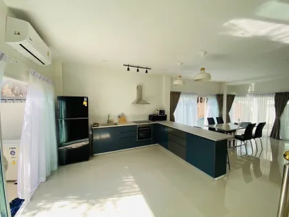 Moderne 3-Schlafzimmer-Poolvilla in Cherng Talay zur Miete