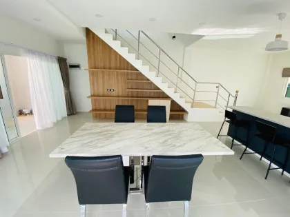 Moderne 3-Schlafzimmer-Poolvilla in Cherng Talay zur Miete