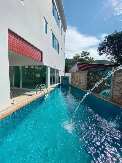 Moderne 3-Schlafzimmer-Poolvilla in Cherng Talay zur Miete