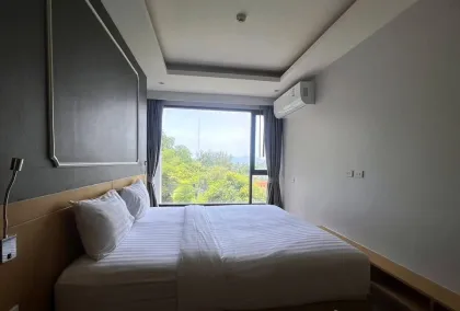Condominio amueblado de 1 dormitorio con vistas al mar en Choeng Thale