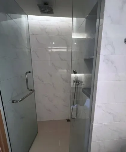 Condominio amueblado de 1 dormitorio con vistas al mar en Choeng Thale