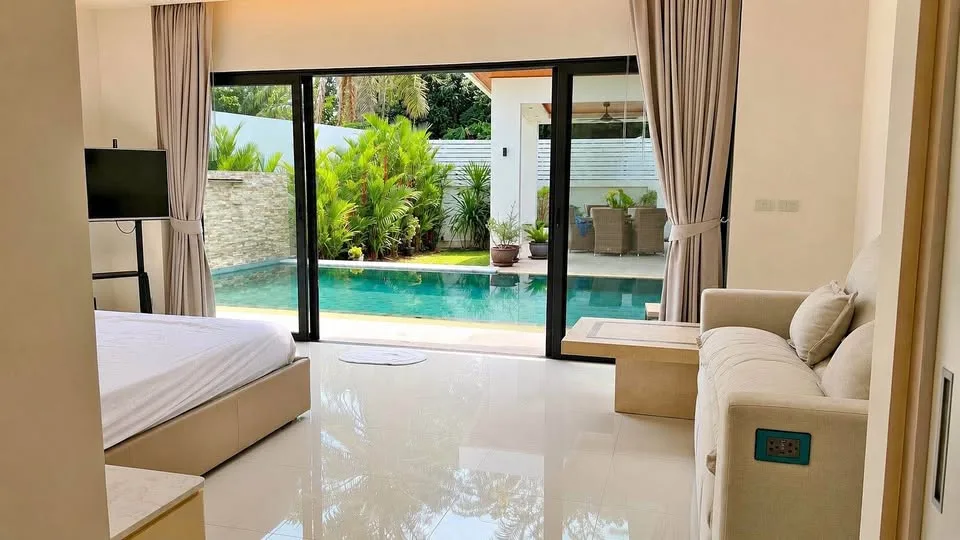 Amplia villa con piscina de 4 dormitorios en alquiler en Rawai