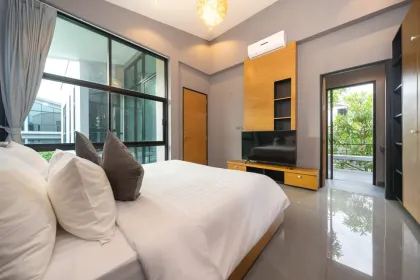 Poolvilla zur Miete in Cherng Talay – 3 Schlafzimmer, 4 Bäder