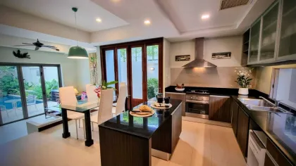 Villa 3 Chambres avec Piscine à Louer à Baan Wana, Phuket Town