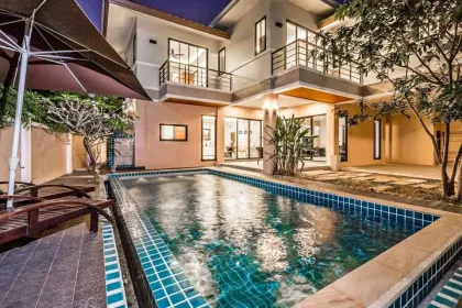 Villa con piscina de 4 habitaciones para alquiler en Chalong, Phuket