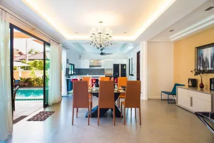 Villa con piscina de 4 habitaciones para alquiler en Chalong, Phuket
