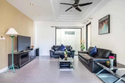 Villa con piscina de 4 habitaciones para alquiler en Chalong, Phuket