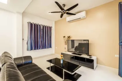 Villa con piscina de 4 habitaciones para alquiler en Chalong, Phuket
