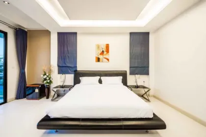 Villa con piscina de 4 habitaciones para alquiler en Chalong, Phuket