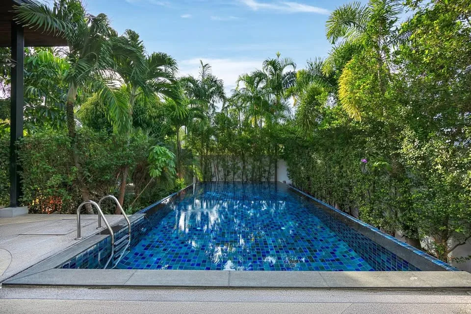 Villa avec piscine 3 chambres et 4 salles de bain à louer à Nai Harn