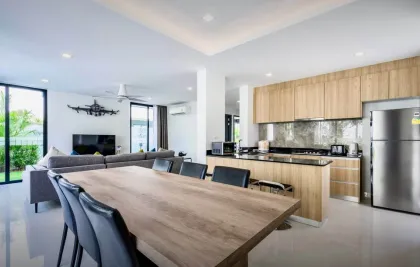 Просторная квартира с 5 спальнями и 5 ванными в Laguna Park 2, Таланг