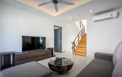 Просторная квартира с 5 спальнями и 5 ванными в Laguna Park 2, Таланг