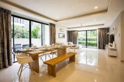 Роскошная вилла с 5 спальнями и бассейном в Laguna Parkside