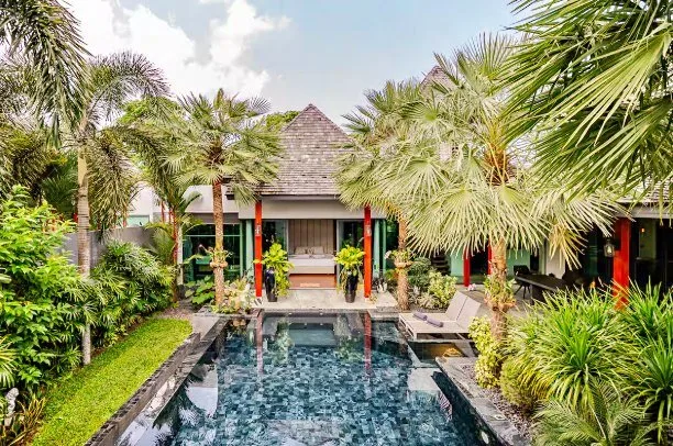 Villa de lujo con 3 dormitorios y piscina cerca de Boat Avenue Phuket