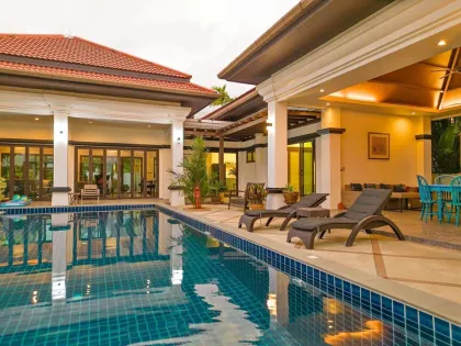 Private Poolvilla mit 4 Schlafzimmern & 5 Bädern zur Miete in Pasak-Bangjo, Thalang