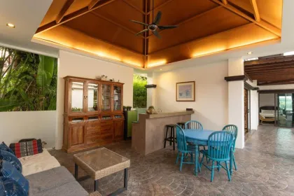 Private Poolvilla mit 4 Schlafzimmern & 5 Bädern zur Miete in Pasak-Bangjo, Thalang