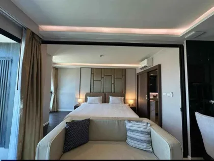 Apartamento de 1 dormitorio con vista al mar en playa Surin
