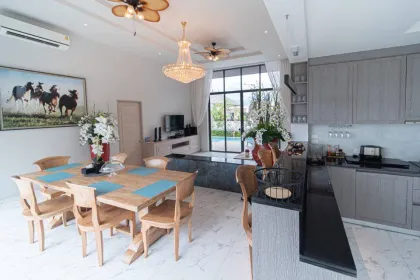 Privat-Pool-Villa mit 4 Schlafzimmern zur Miete in Cherng Talay, Phuket