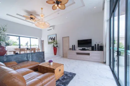 Privat-Pool-Villa mit 4 Schlafzimmern zur Miete in Cherng Talay, Phuket