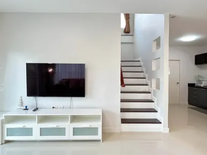 3-Zimmer-Reihenhaus mit Ausstattung zur Miete in Habitia Kohkaew, Kathu