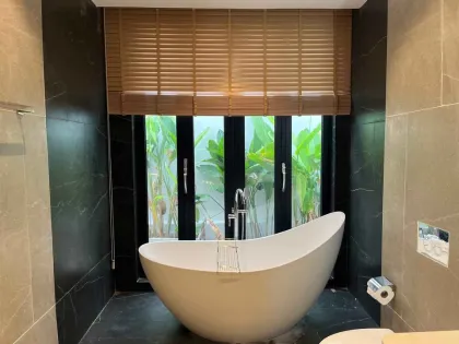 Villa Nueva de Lujo con 5 Habitaciones y Piscina en Alquiler, Bang Tao