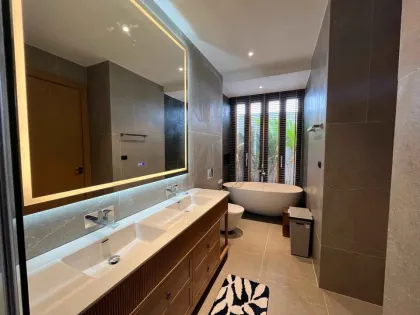 Villa Nueva de Lujo con 5 Habitaciones y Piscina en Alquiler, Bang Tao