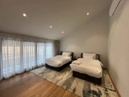 Villa de lujo nueva con 5 habitaciones y piscina en alquiler en Cherng Talay
