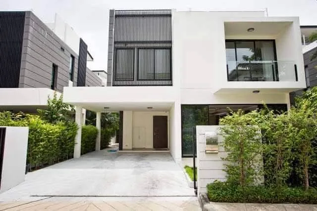 Роскошная вилла с 5 спальнями и бассейном в Laguna Parkside