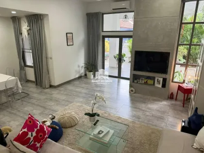 Cozy Modern Pool Villa with 2 Beds & 3 Baths for Rent