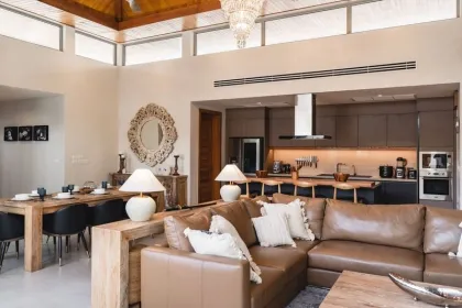 Роскошная вилла с бассейном 4 спальни в Botanica Bangtao Beach