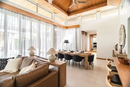 Роскошная вилла с бассейном 4 спальни в Botanica Bangtao Beach
