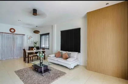 Casa de 2 habitaciones y 1 baño en alquiler cerca de Robinson y Lotus’s Thalang
