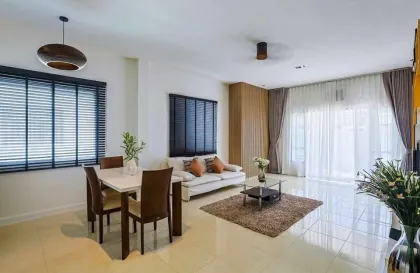 Casa de 2 habitaciones y 1 baño en alquiler cerca de Robinson y Lotus’s Thalang