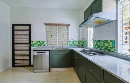 Casa de 2 habitaciones y 1 baño en alquiler cerca de Robinson y Lotus’s Thalang
