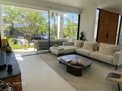 Spacious 5 Bedroom 5 Bathroom Villa for Rent in Bang Tao