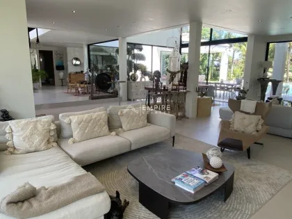 Spacious 5 Bedroom 5 Bathroom Villa for Rent in Bang Tao