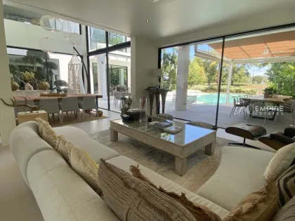 Spacious 5 Bedroom 5 Bathroom Villa for Rent in Bang Tao