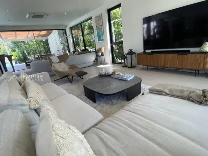 Spacious 5 Bedroom 5 Bathroom Villa for Rent in Bang Tao